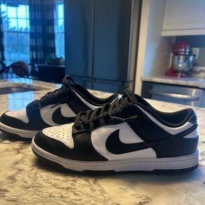 Nike PANDA Dunk Low- GOAT Verified size 7.5 in men’s, 9 in women’. EUC